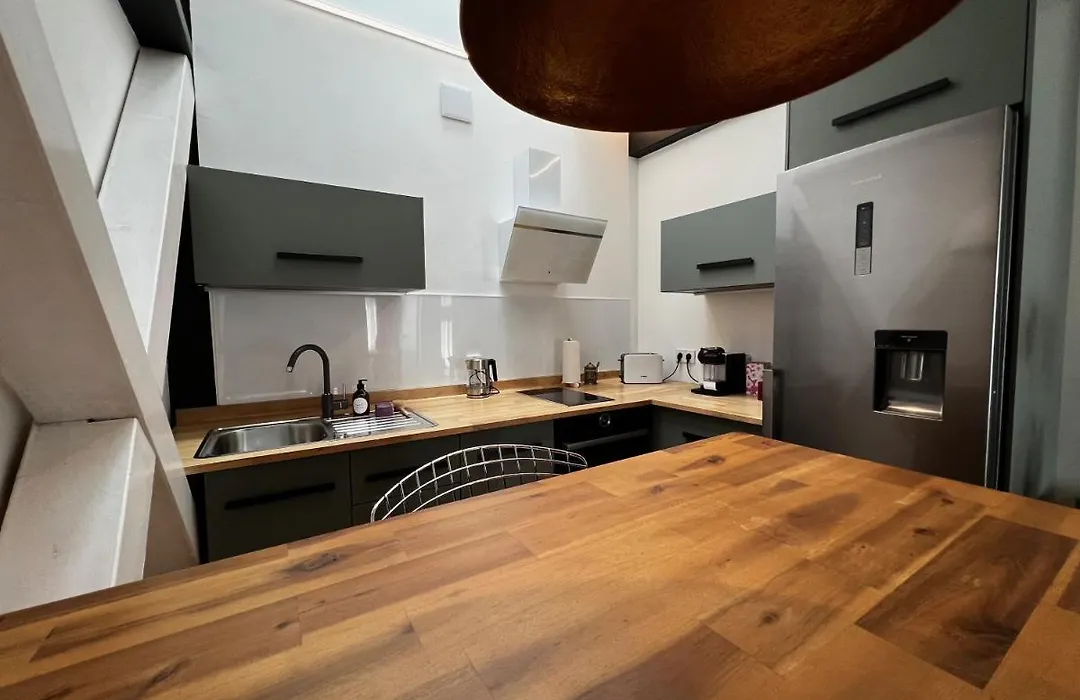 Neues Exclusives 2 Schlafzimmer Apartment Hamburg-1